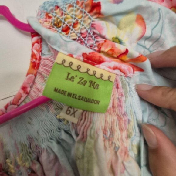 Girls Floral Smocked Dress With Puff Sleeves & Button Back Closure size 6x - Picture 7 of 8